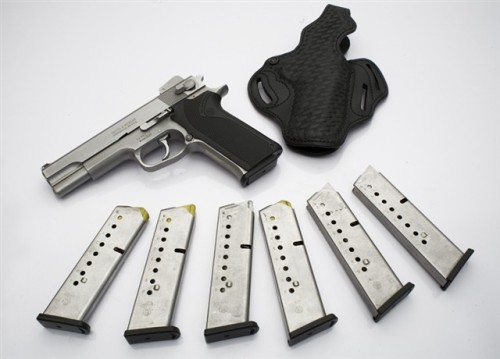 gunrunnerhell:  Smith & Wesson 1006 Part of a family of 10mm Auto chambered handguns, the 1006 was one of the first models. In spite their simple appearance, they’re considered some of the best 10mm handguns out on the market even though they’ve