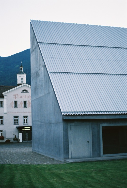 pazdera:Auditorium Plantahof, Valerio Olgiati, Landquart, Switzerland, 20109/2016, Nikon F70, © Pazd