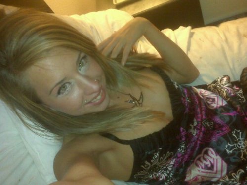 creepin1669:  seenbyothers:  Amber Beltran  Hometown: San Jose, California  Current City: Rio Rancho, New Mexico  Part ½  Look at the pussy on this cute slut Amber in New Mexico 