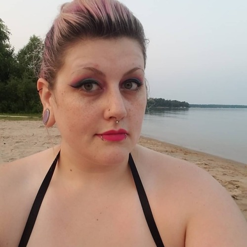 I put on makeup to go the beach #thatgirl#whatsupbeaches#waterproof