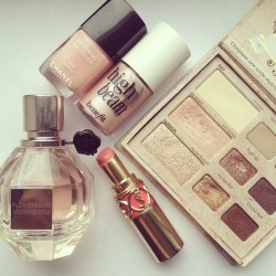 daisyhaz-e:  daizhe:  I need the naked palets  ♡ rosy blog here ♡