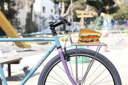 treadlyandme: This has to happen: “Kickstarter Idea: An integrated sandwich holder for SOMA Porteur 