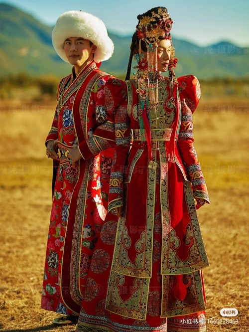 Inner Mongolian wedding dress