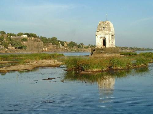 Baneswara temple at Narmada River