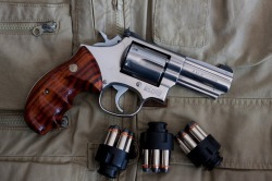 dangerousroad:  Smith and Wesson .357 Magnum 