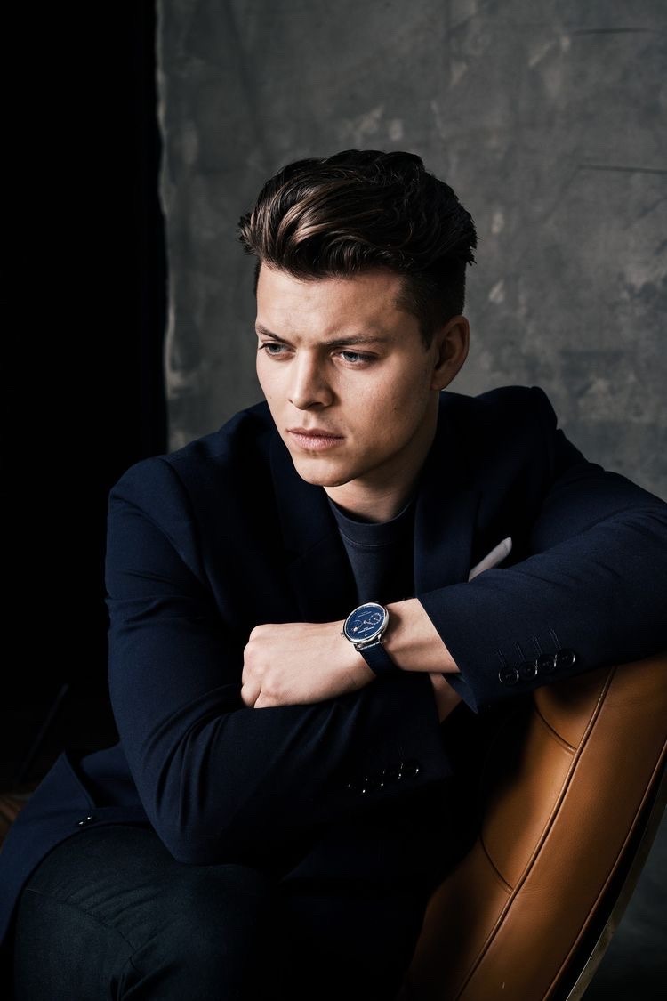 Danish Photographer and Actor Alex Høgh Andersen : r/LadyBoners