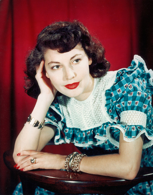 fuckyeahavagardner:  Ava Gardner, 1947