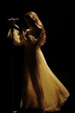 welched:  Florence Welch performing at Spark