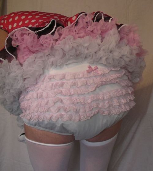 blablafreckenlover: I actually got some frilly plastic pants in the mail today. And since posting my