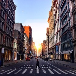 newyorkcityfeelings:  SoHo, 7am by @scottlipps