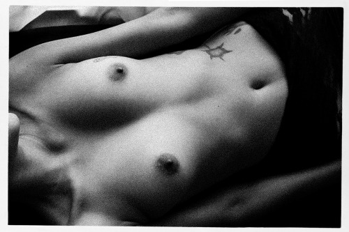 Porn Pics Model: Ljudmila ©2012 Ken Davie