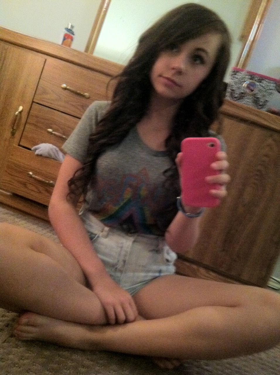 aboutfly:  pizza-weed-cats:  idk if i like this picture or not  she is so cute man