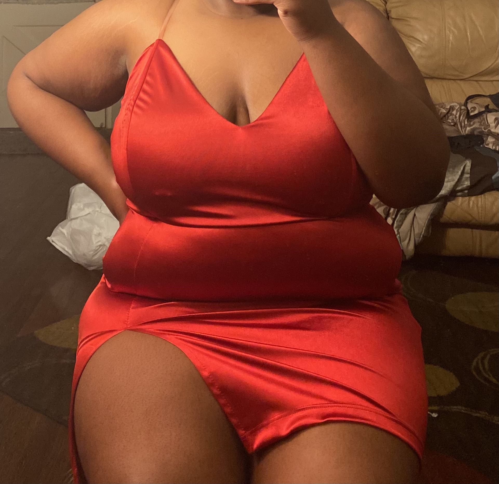 oggoldensweetcheeks:My background be fuckin up my pictures 😔