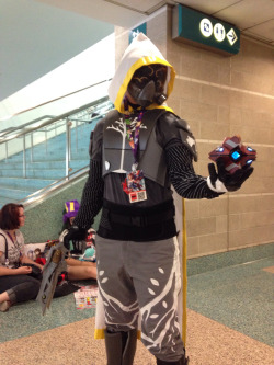 Somebody cosplayed the Destiny Hunter Guardian