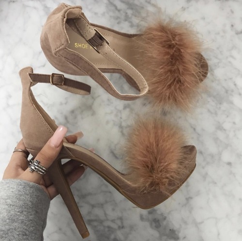 ohmyfabulous:fluffy shoes, dancy shoes