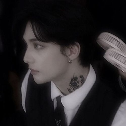 Pairing : Bully!Yandere!Hwang Hyunjin X F!Reader TW : Yandere ; Very Dark Themes ; Emotional Abuse ;