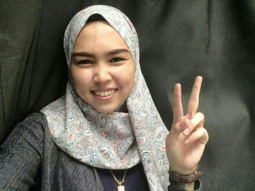 tudungterbaekkk: Gadis berlesung pipit