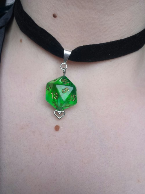 hitmonshan:I am in LOVE with my D20 necklace. 