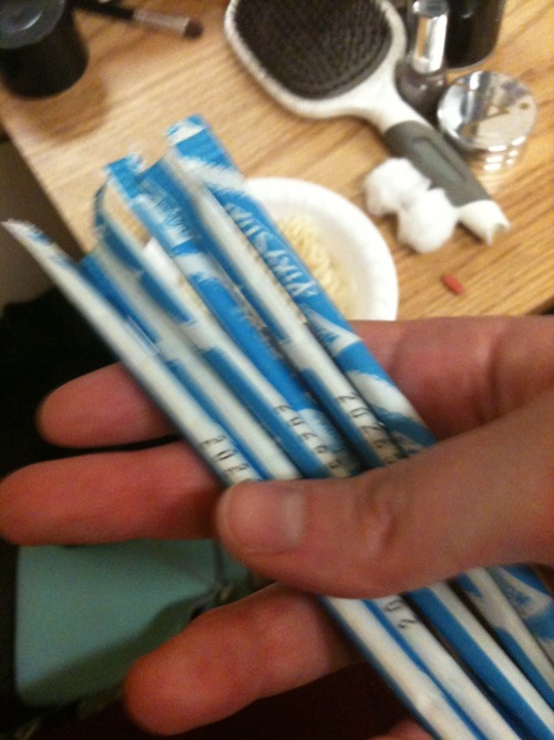 narcimallows:i made ramen noodles using blue pixie stix instead of the included flavor packet and le