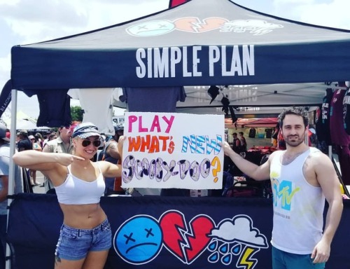 Hey @simpleplan we’ve been waiting for you at @vanswarpedtour#simpleplan #whatsnewscoobydoo 