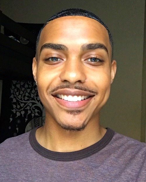 gdr1:  johntheactor:  Happy blackout day ✊🏾   Creme d’ la’ Creme