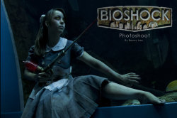 latanieredecyberwolf:  BIOSHOCK (Little Sister Cosplay) by Benny Lee Deviant Art ||| Website ||| Twitter ||| Facebook Model: Monika Lee  Very cool. Creepy but cool