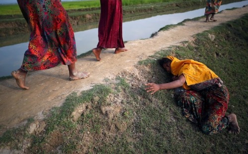 troposphera: Palang Khali, Bangladesh     An exhausted Rohingya refugee cries for help after crossing from Myanmar into Palang Khali, near Cox’s Bazar.    Photograph: Hannah Mckay/Reuters 