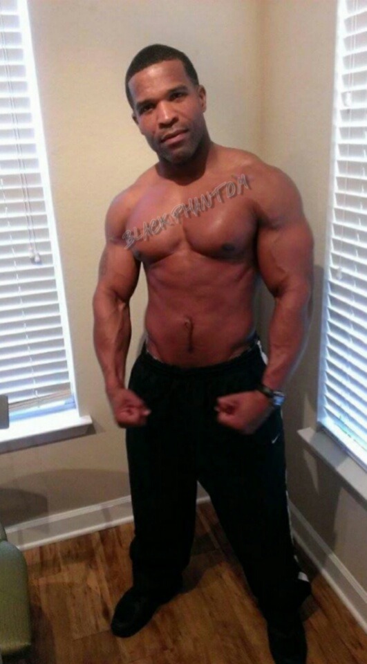 michealg87:  FUCK ME DADDY…..💪😍 HIS DICK WOULD FUCK WITH YO FEELINGS 🍆…..