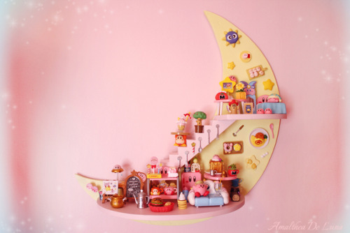 amaltheadeluna:I customized my 2nd moon shelf! Turned it into a Kirby moon!