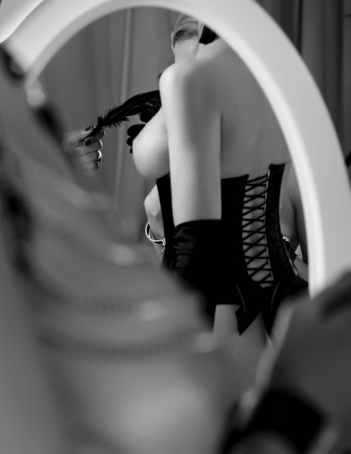 pablosalma:   Uncrisis by Anton Lesnoy 2/3  