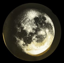 dame-de-pique:The moon seen through a telescope,