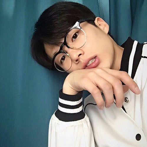 ulzz-icons:彡open request ☆.｡₀:*ﾟ✲ﾟ*:₀｡ boys with glasses