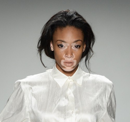 hellyeahchantellewinnie:  som kong s/s 15 toronto * close up*  