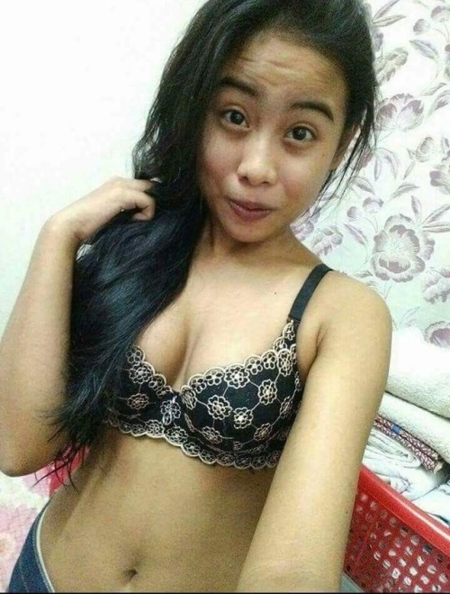 wife-69: sangpengumpul: Minah ni takda nudes ke? Sesiapa ada? H