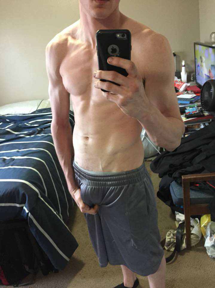 nakedguysfromkik:  This guy aww! Hot  But why is always the skinny lean/shredded