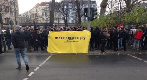 pissvortex: Amazon workers on strike in France