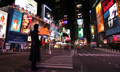say-when-swan:  Hook vs. New York: Times Square (Would he have minded so much if it was David in the cowboy hat?) 