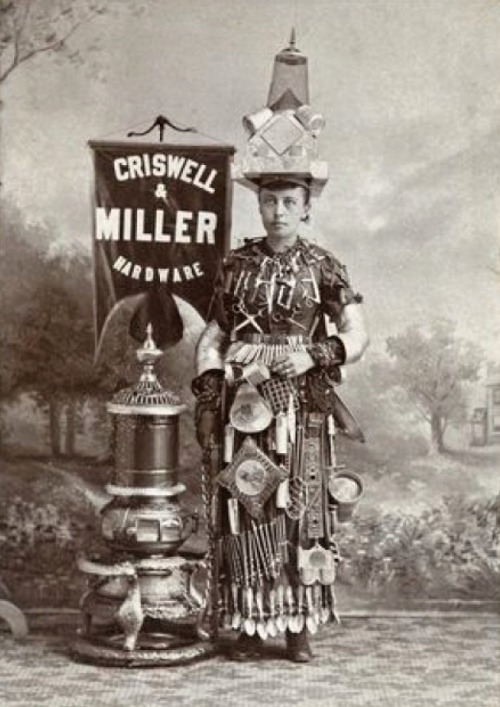 XXX Criswell & Miller - Femme sandwich, 1890. photo