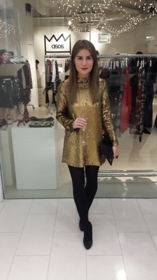 fashion-tights:  Gold sequins (by Angharad