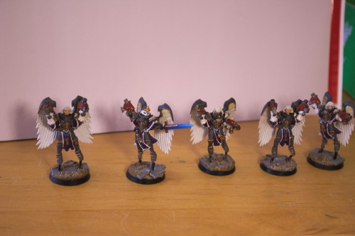 Following Celestine and the Exorcist, here are are some pictures of my Seraphim squad. They wear my 