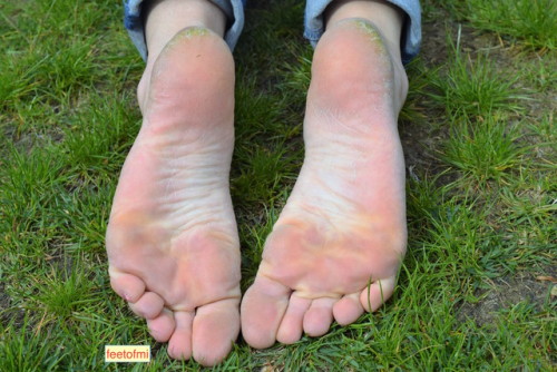 feetofmi:Well, its a new year so that means new feet. Sorry for the mini hiatus. More pics coming. T
