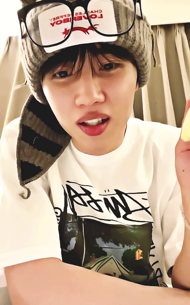 Sunwoo Displaying Loverboy Beanie Side-effects On Live...