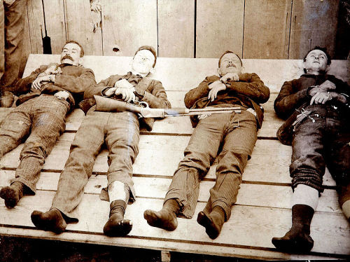 Photo of the Dalton Gang after their failed bank robbery attempt in 1892.  The robbery attempt faile