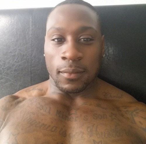 ktl357:  Yasss🙌🏾🙌🏾🙌🏾  Sexy brother