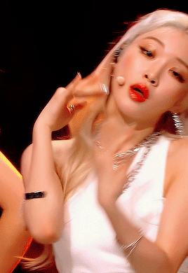 dazzlingkai:(190705) chungha ⊹ snapping