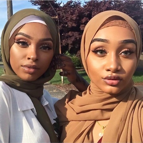 Porn photo 2frochicks:  Hijab slay😍 @brinney_  ———————————————————–