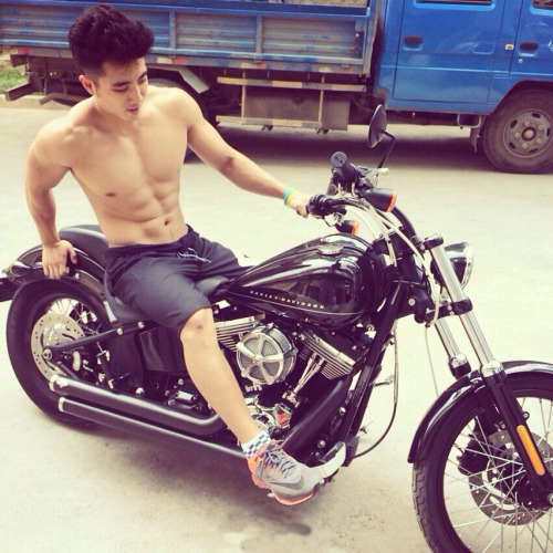 teeyakdon:  I wanna ride (with) him …  LOL 