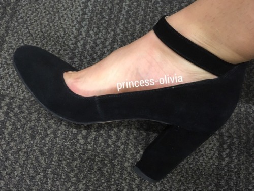 princess-olivia: 3/4 Im such a nice princess, I tried on a bunch of shoes at a store for you guys to