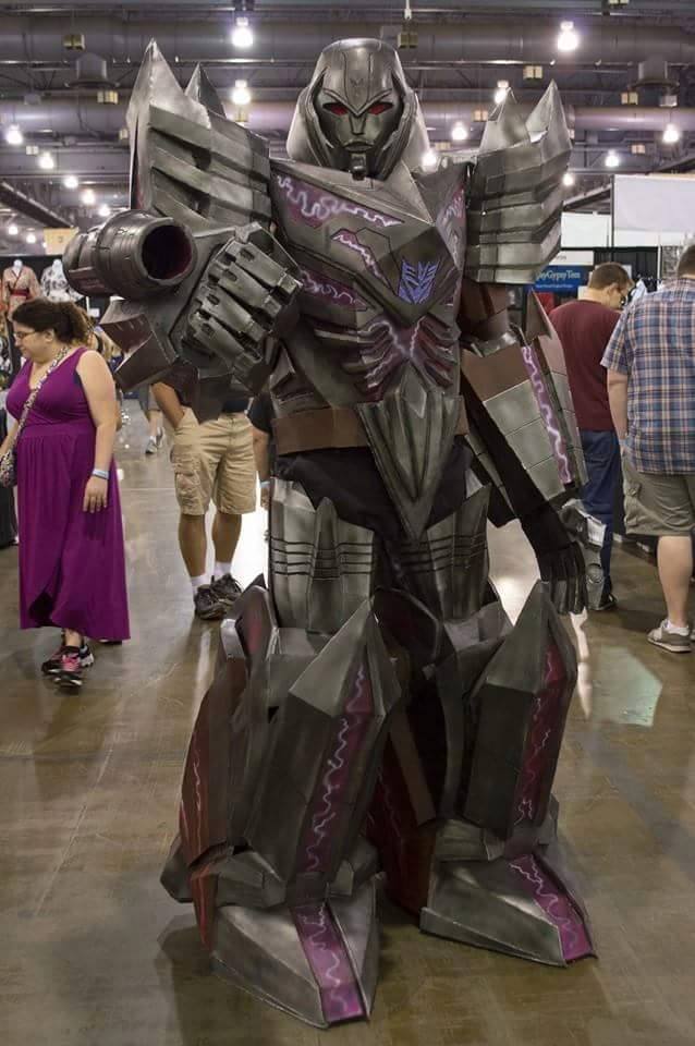 cosplay-gamers:  Transformers - Megatron Cosplay by Mike Hagy Photos by Wizard World