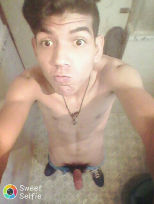 carlosams00:  El es Jesus es de Guadalajara Es heterosexual Se calento muy rapido con unas fotos de mi chica falsa y ame su culo